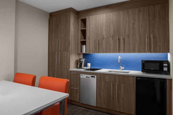 holiday inn express and suites woodside queens nyc