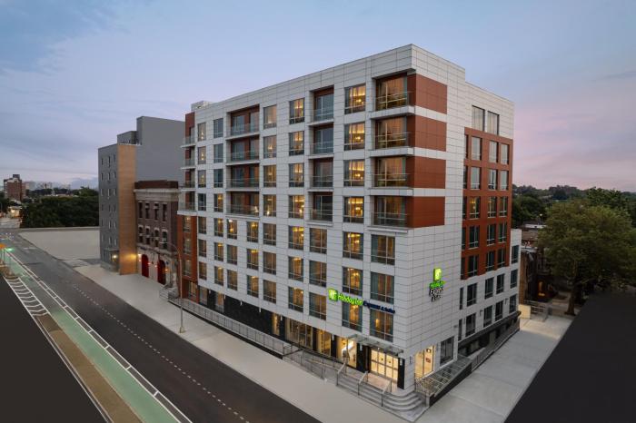 holiday inn express and suites woodside queens nyc