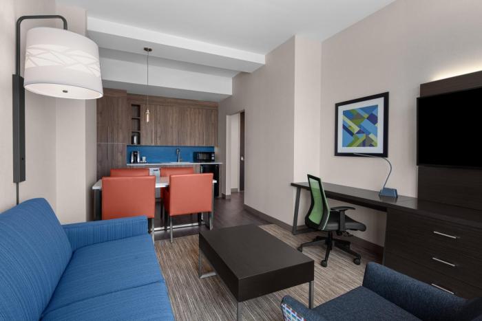 holiday inn express and suites woodside queens nyc