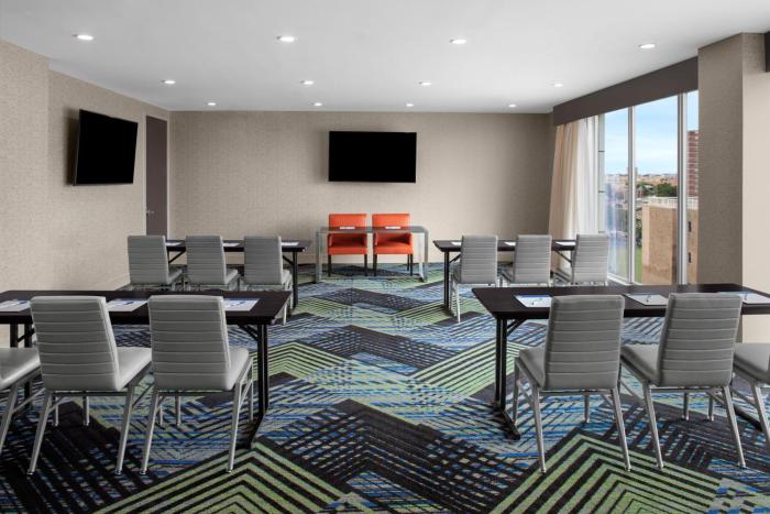 holiday inn express and suites woodside queens nyc