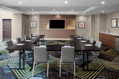 holiday inn express and suites woodside queens nyc