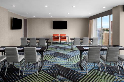 holiday inn express and suites woodside queens nyc