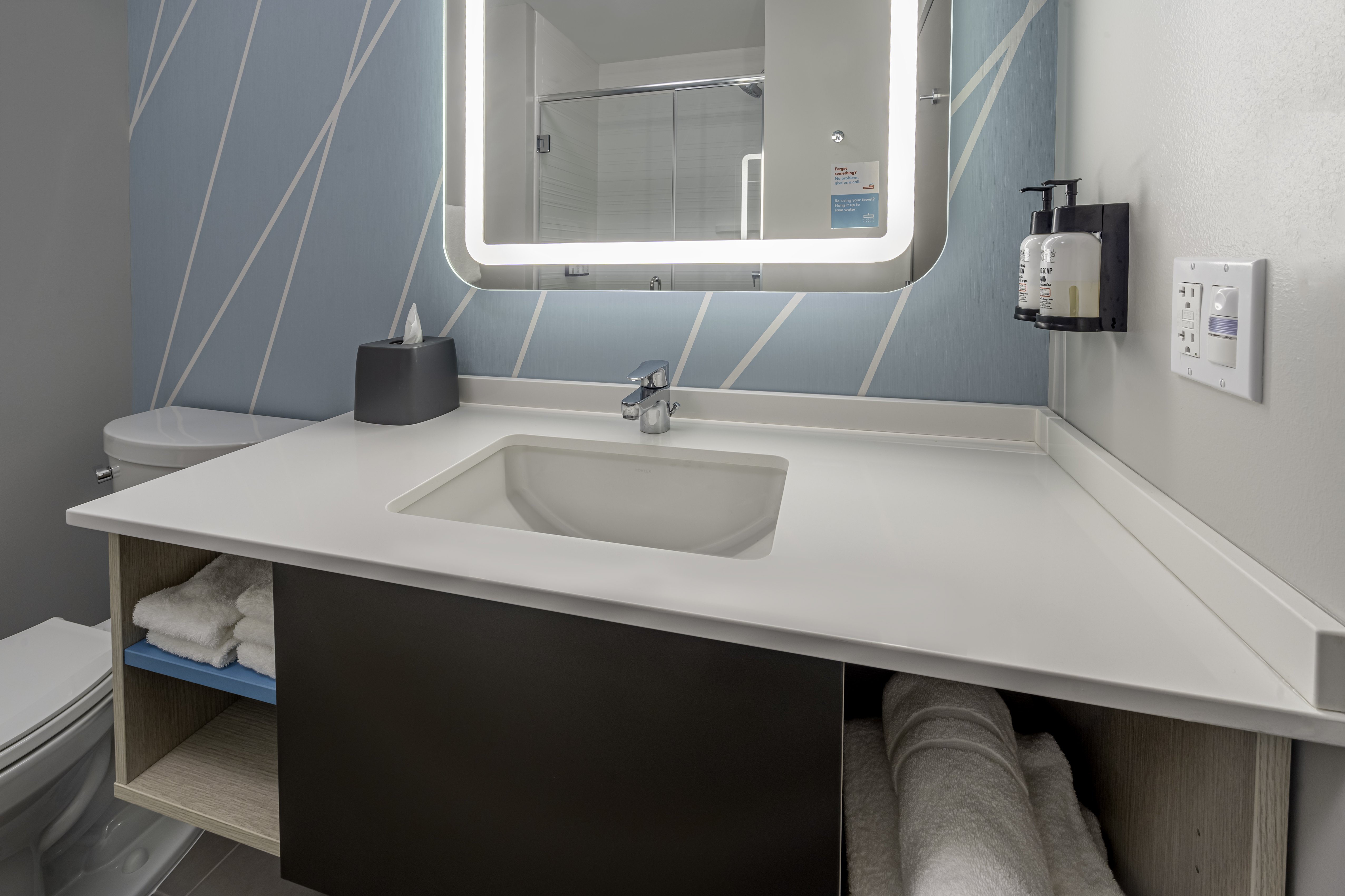avid hotels milwaukee west waukesha an ihg hotel