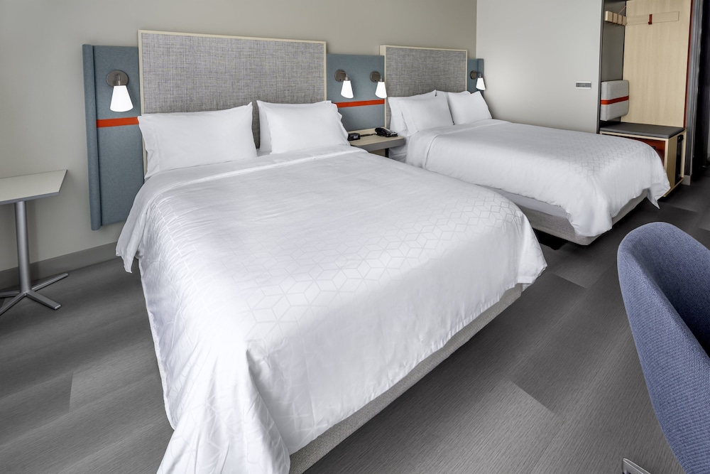 avid hotels milwaukee west waukesha an ihg hotel