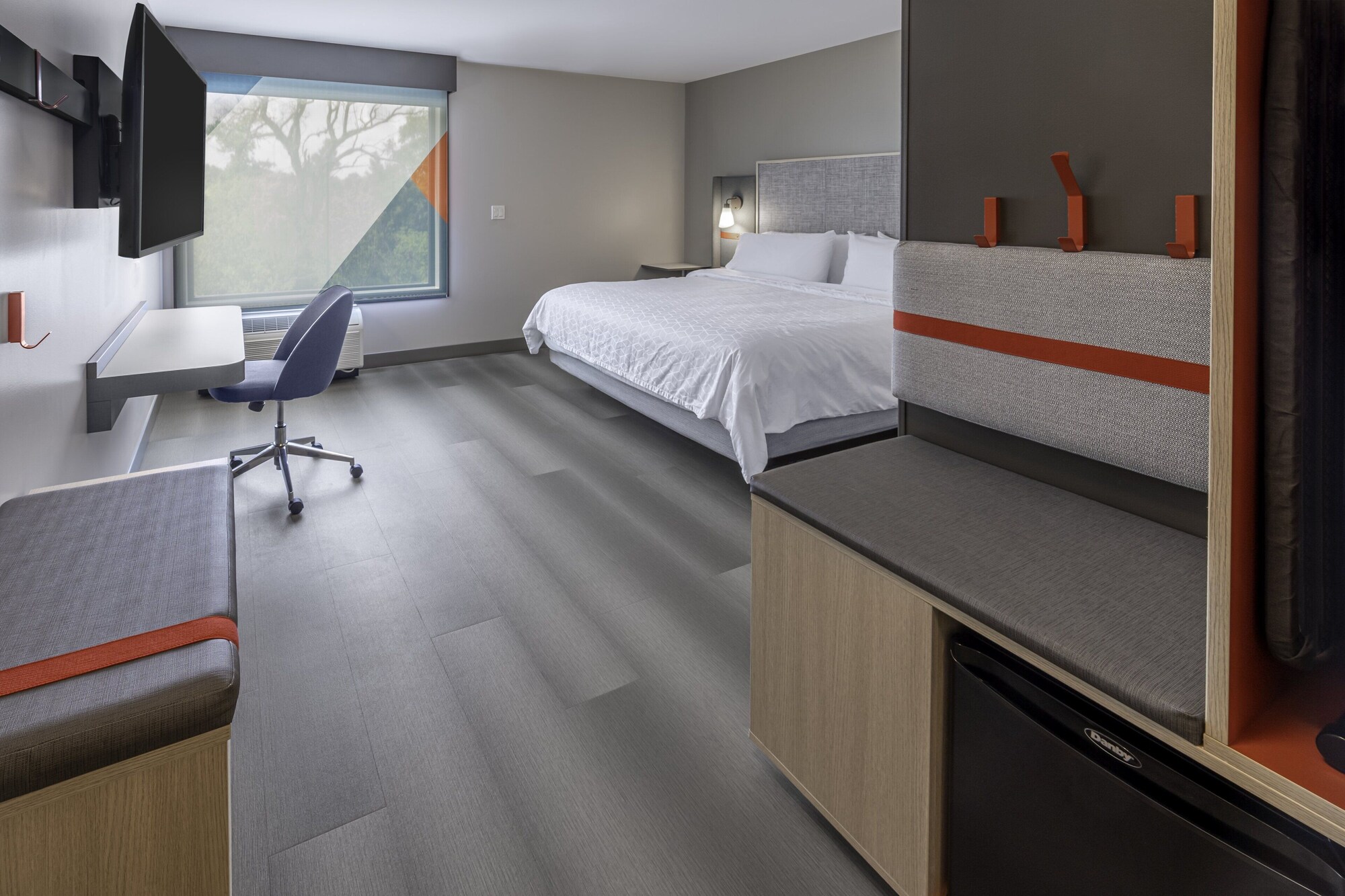 avid hotels milwaukee west waukesha an ihg hotel