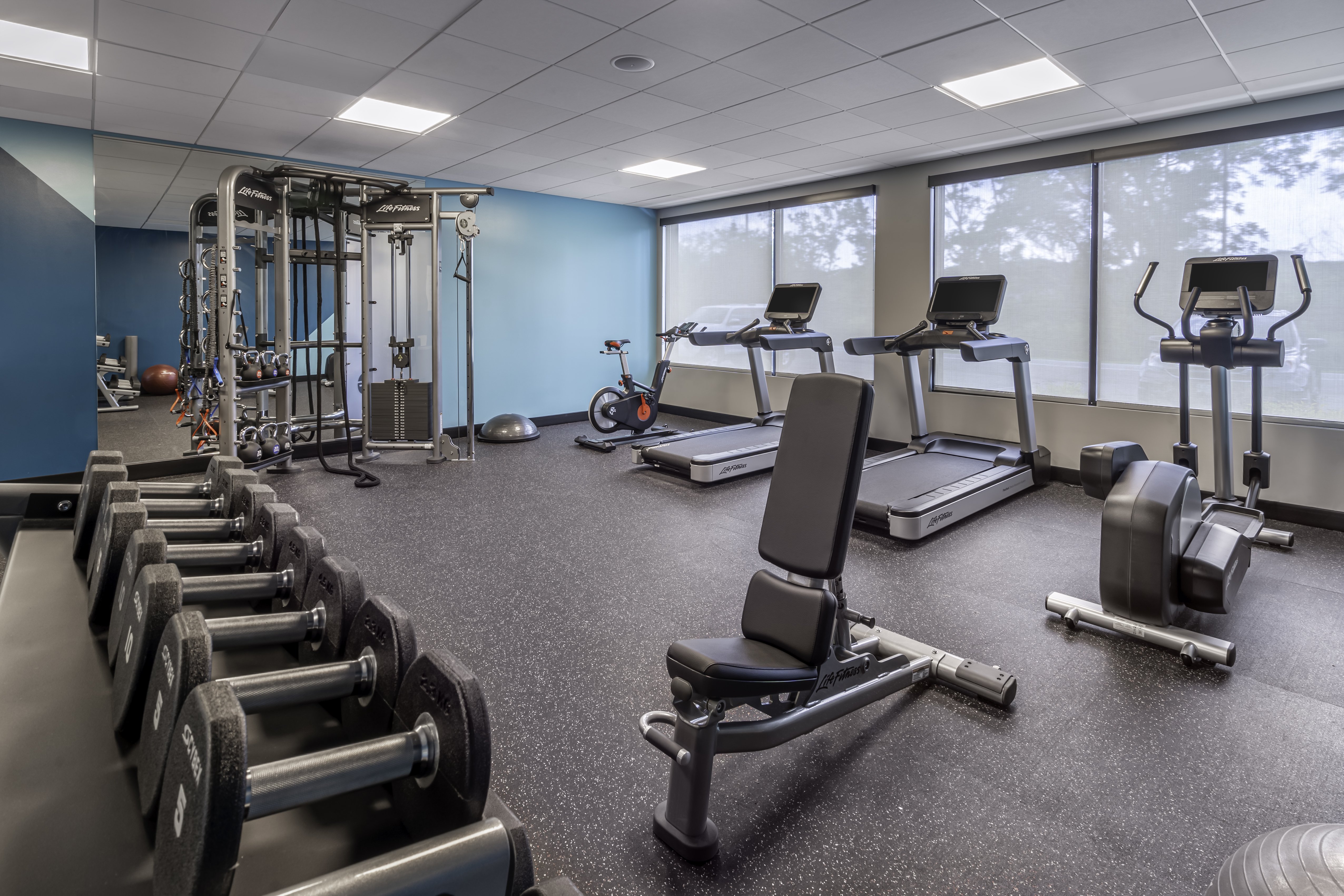 avid hotels milwaukee west waukesha an ihg hotel