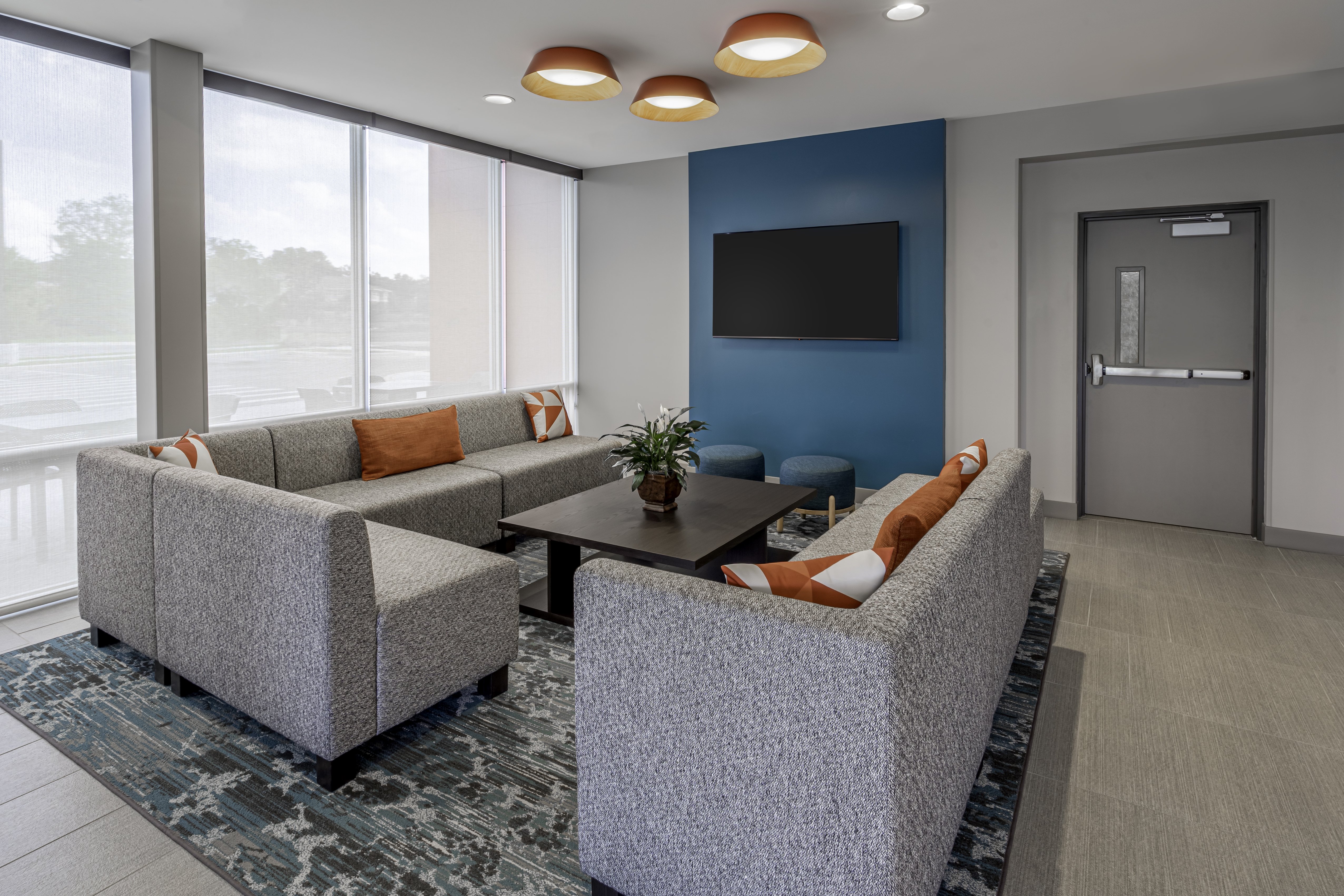avid hotels milwaukee west waukesha an ihg hotel