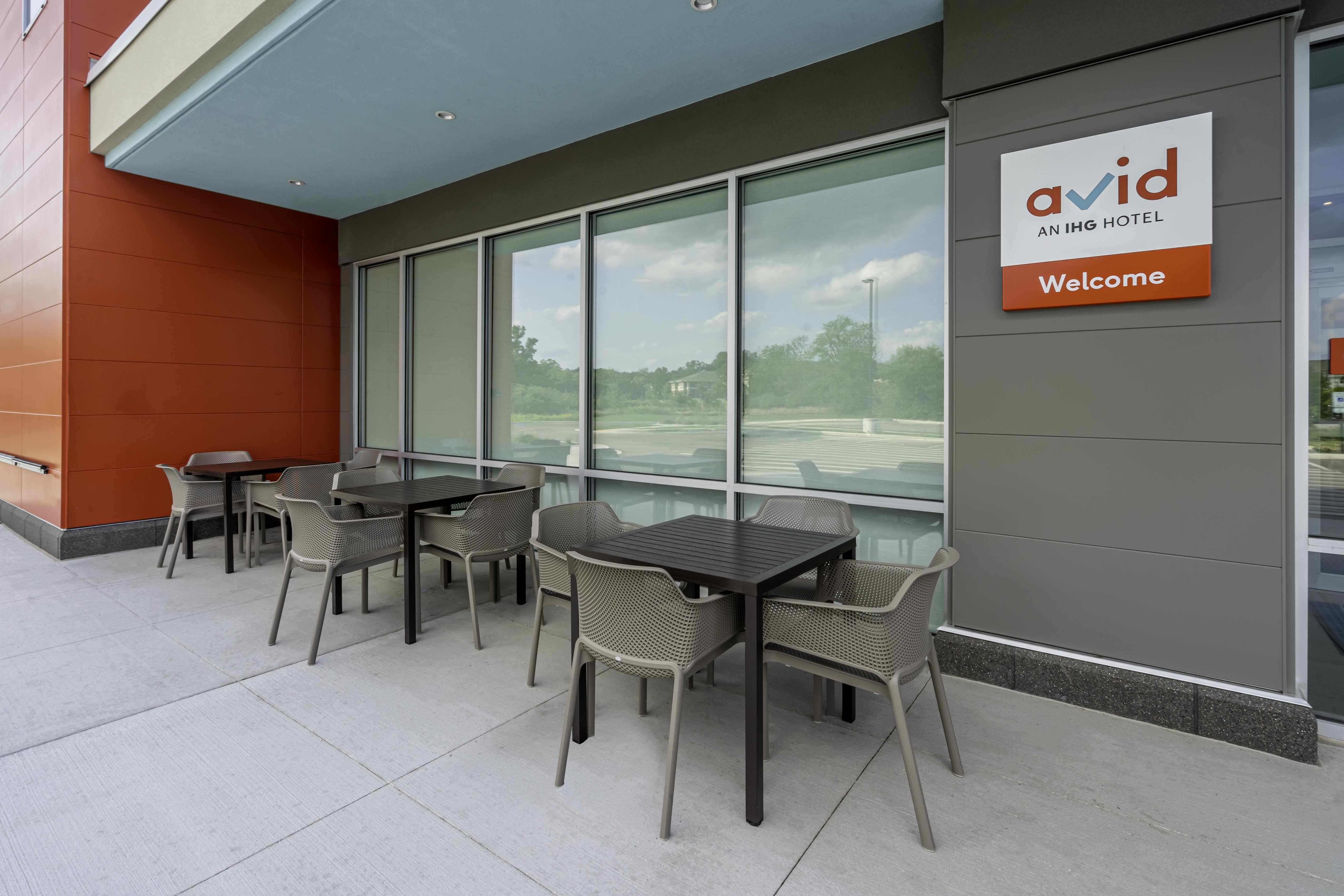 avid hotels milwaukee west waukesha an ihg hotel