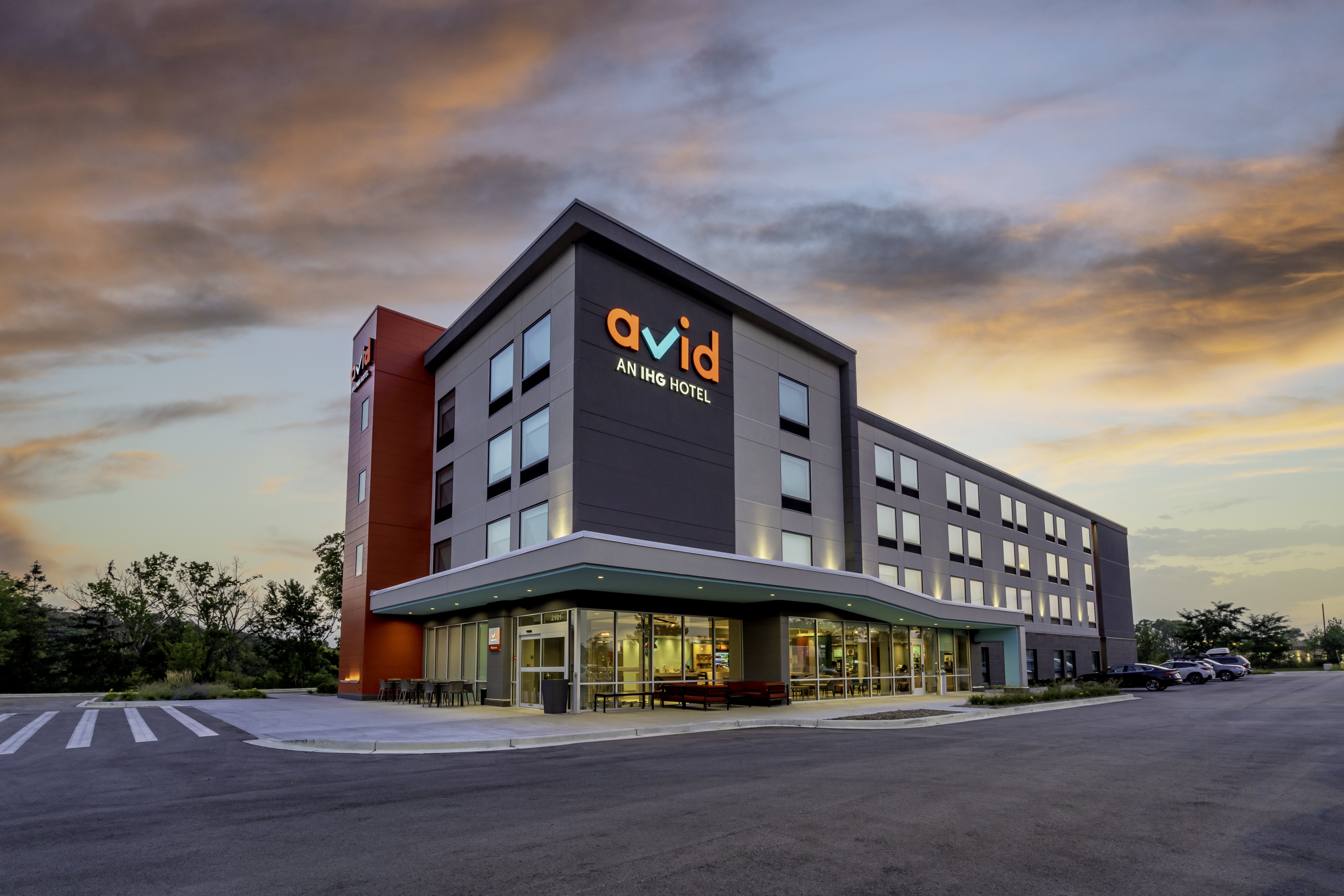 avid hotels milwaukee west waukesha an ihg hotel