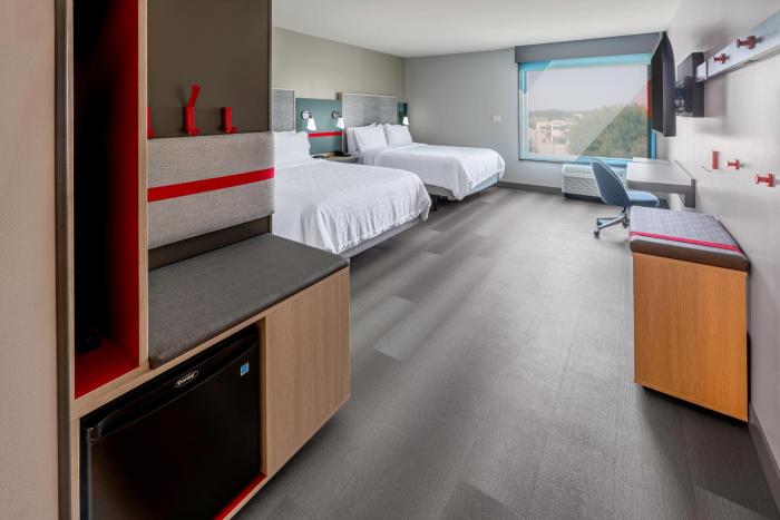 avid hotels milwaukee west waukesha an ihg hotel