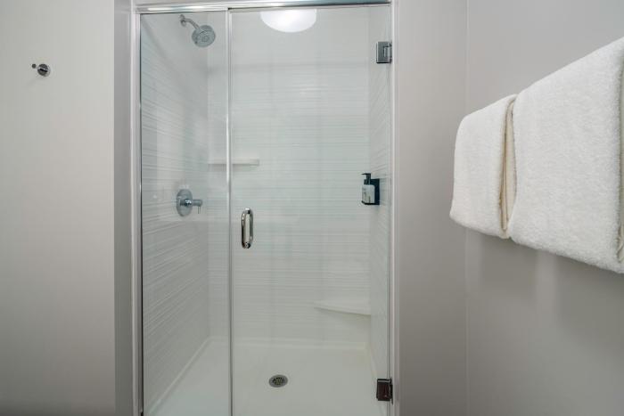 avid hotels milwaukee west waukesha an ihg hotel