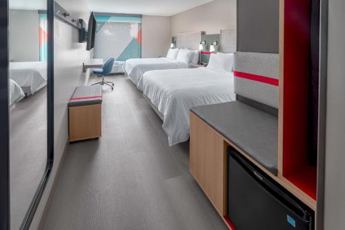 avid hotels milwaukee west waukesha an ihg hotel