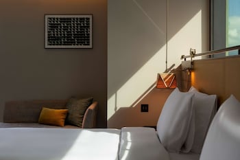 hotel resonance taipei tapestry collection by hilton