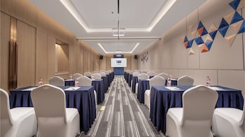 holiday inn express beijing yizhuang tongminghu an ihg hotel