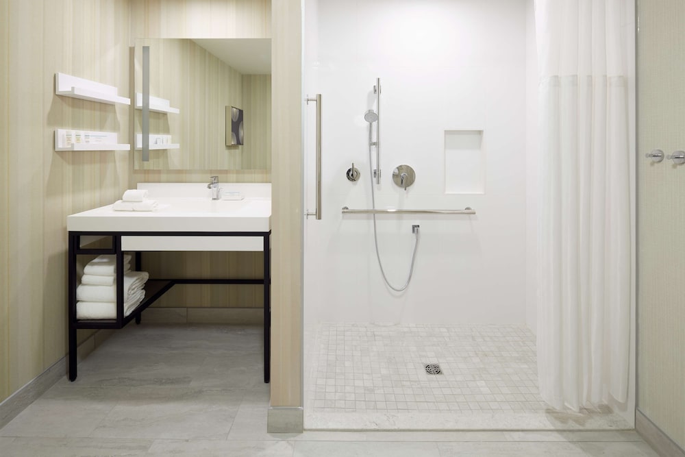 hilton garden inn montreal midtown