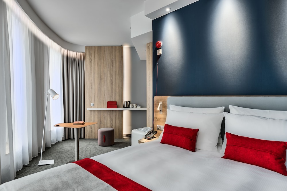 holiday inn express warsaw the hub an ihg hotel