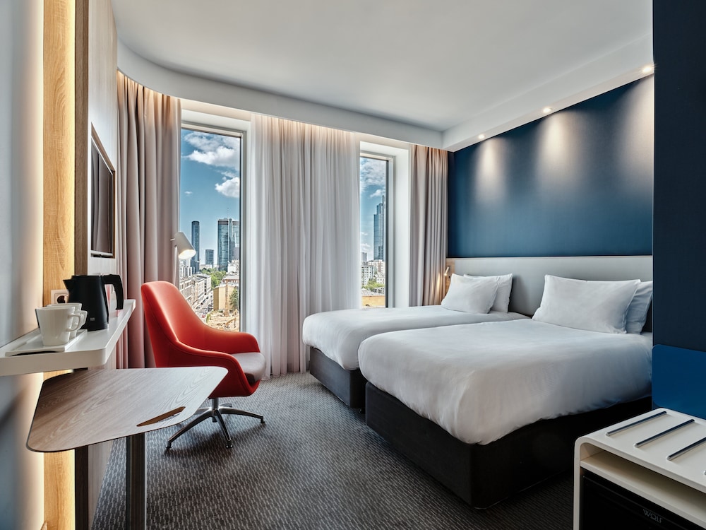 holiday inn express warsaw the hub an ihg hotel