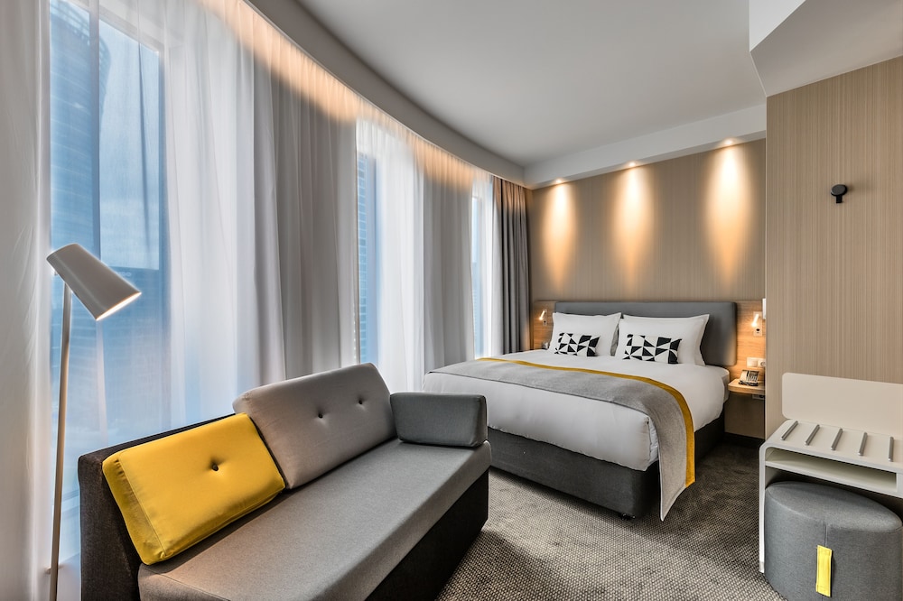 holiday inn express warsaw the hub an ihg hotel