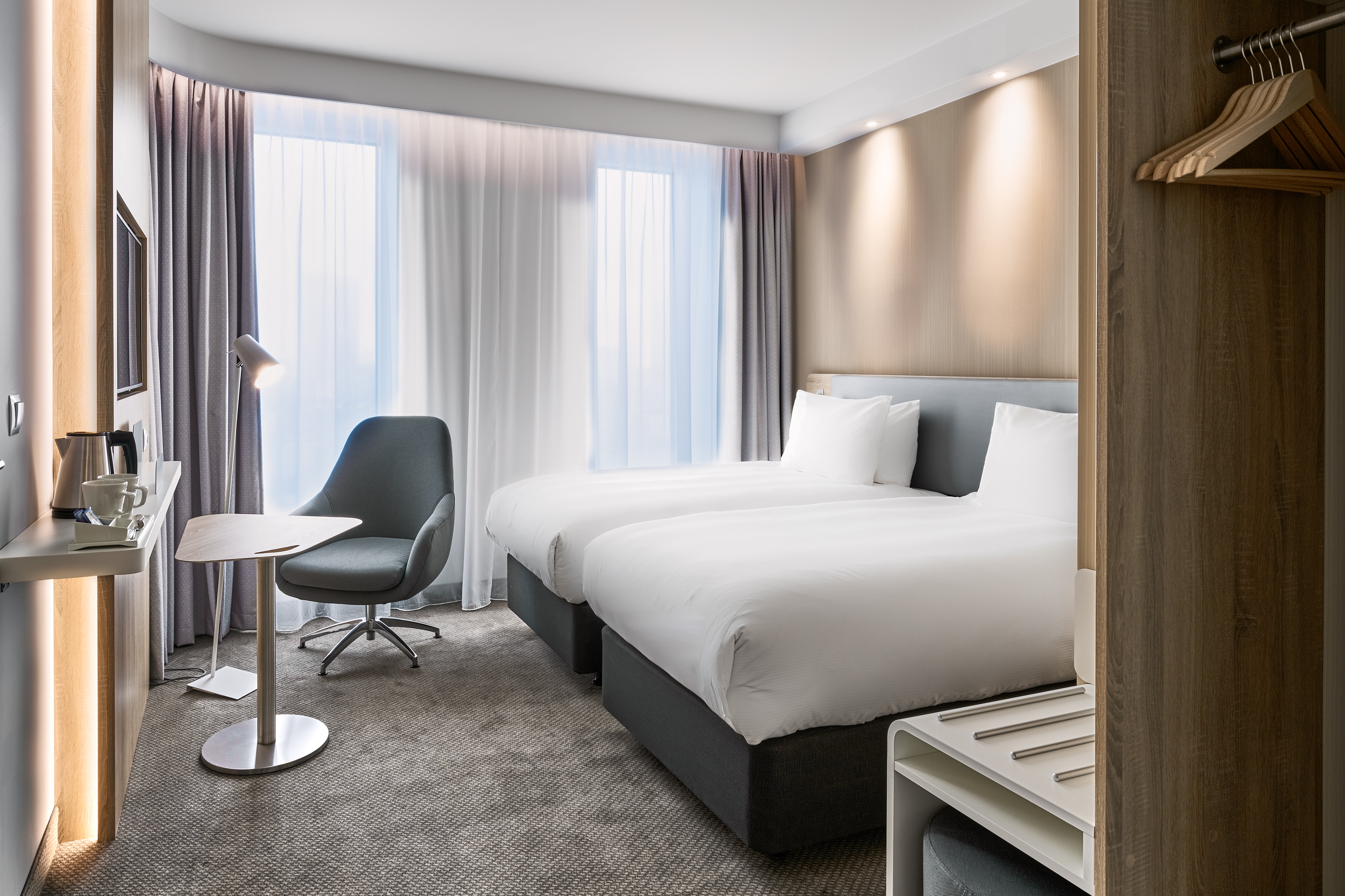 holiday inn express warsaw the hub an ihg hotel