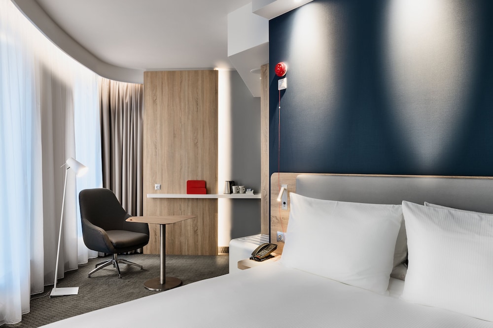 holiday inn express warsaw the hub an ihg hotel