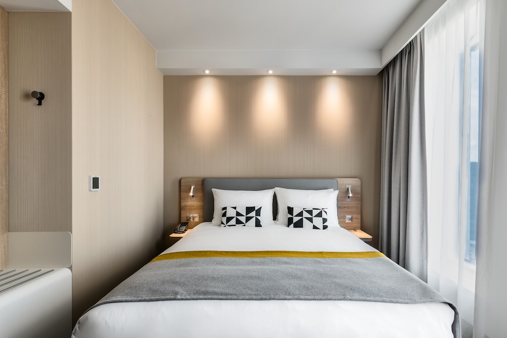 holiday inn express warsaw the hub an ihg hotel