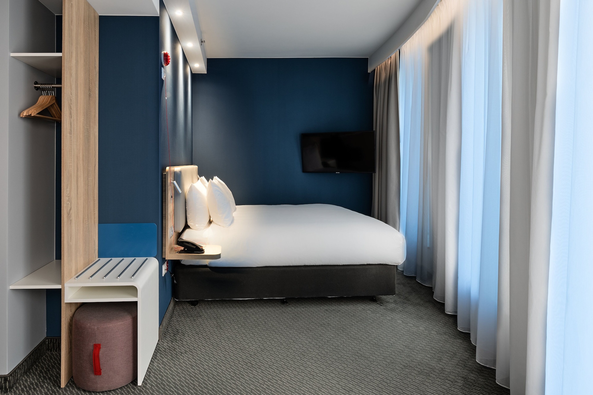 holiday inn express warsaw the hub an ihg hotel