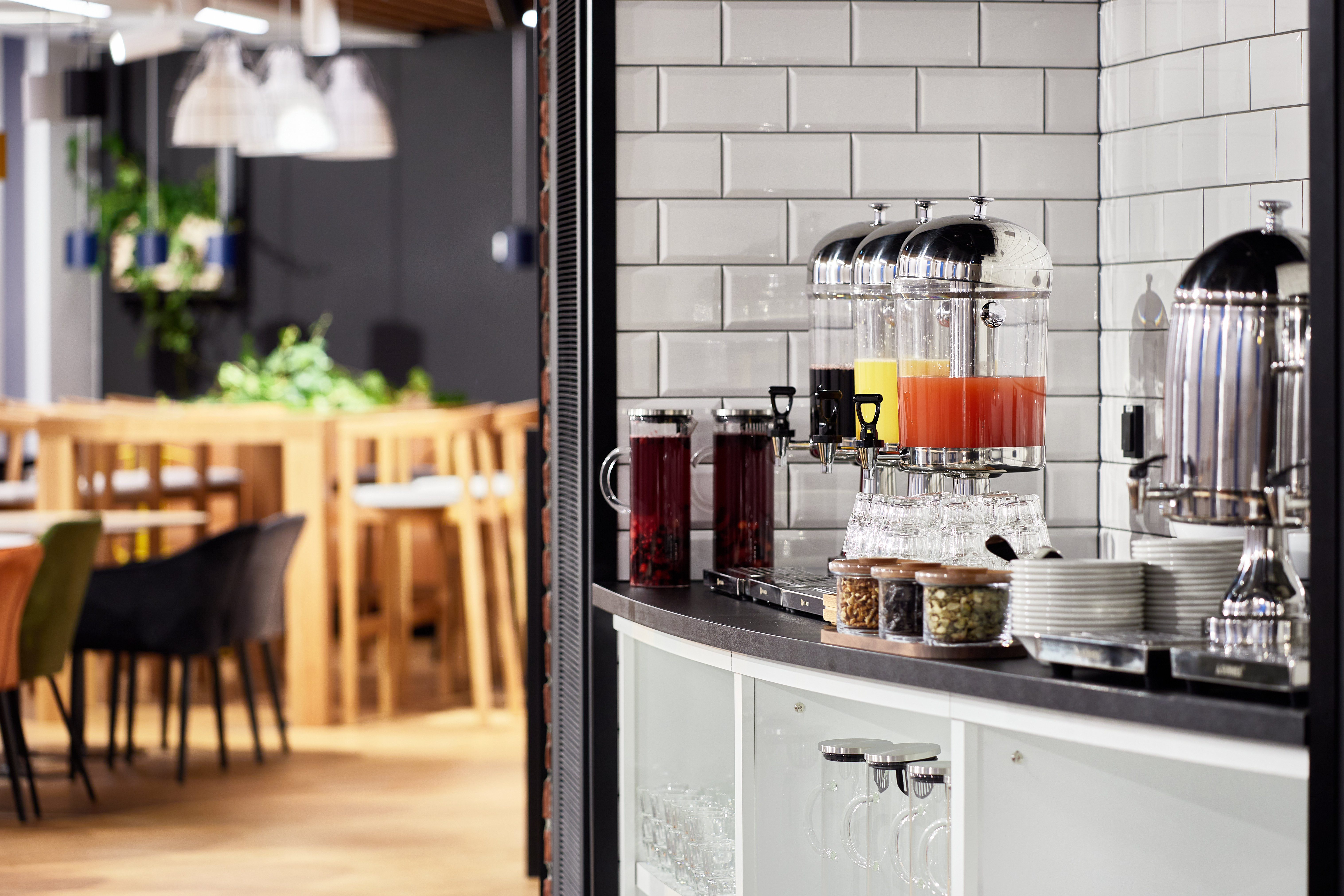 holiday inn express warsaw the hub an ihg hotel