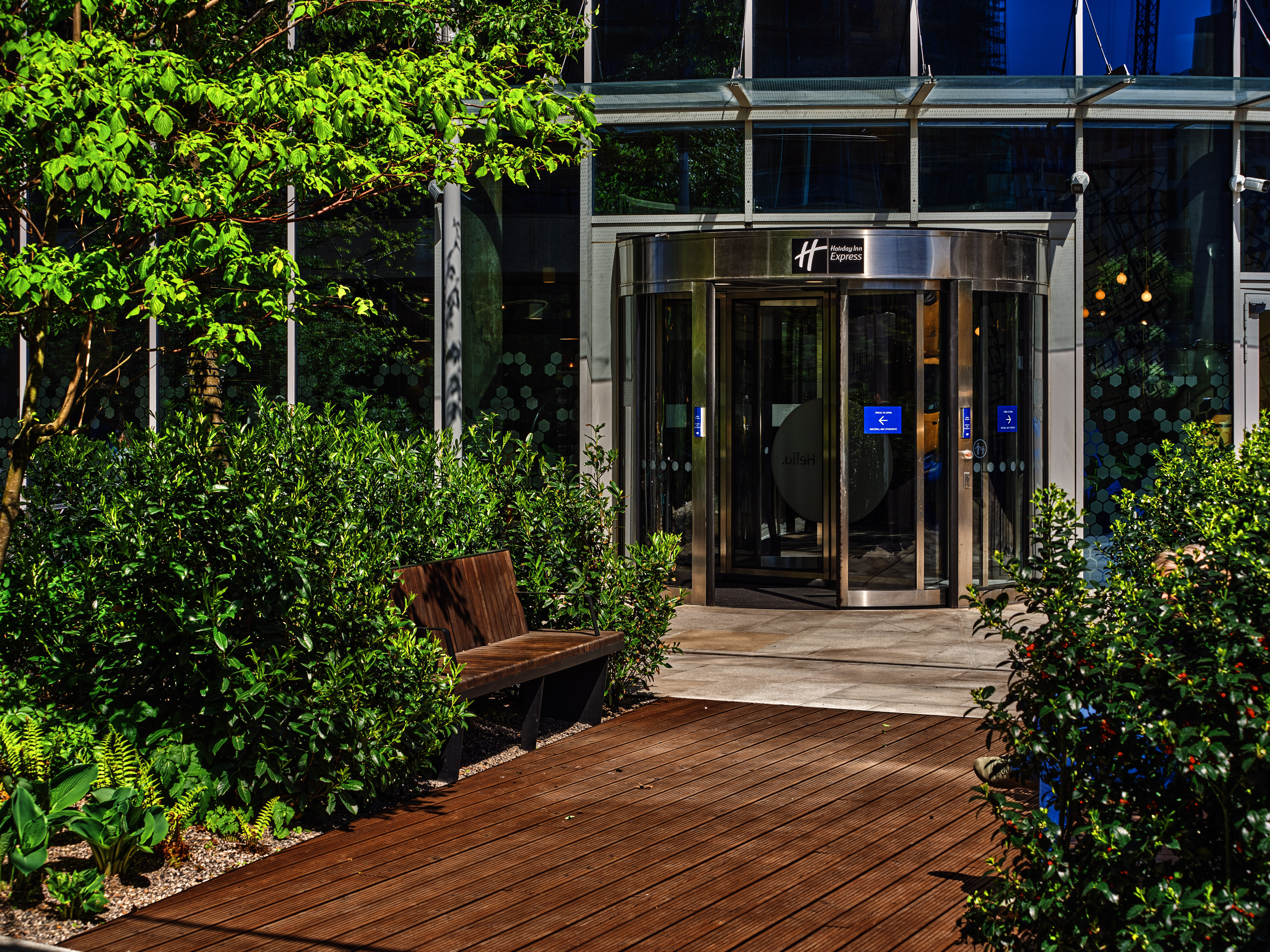 holiday inn express warsaw the hub an ihg hotel