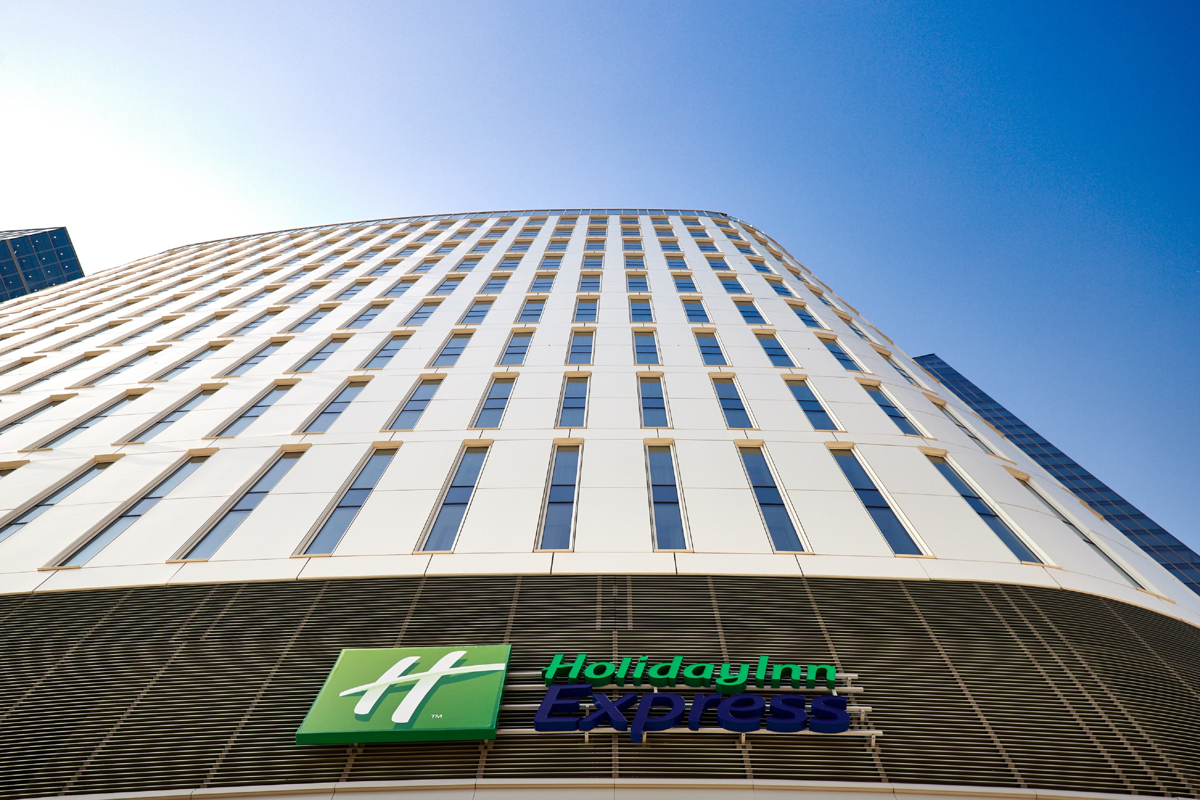 holiday inn express warsaw the hub an ihg hotel