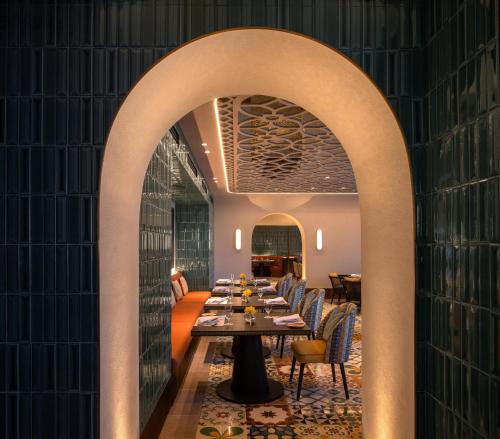 avani palm view dubai hotel and suites