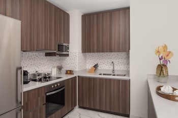 avani palm view dubai hotel and suites