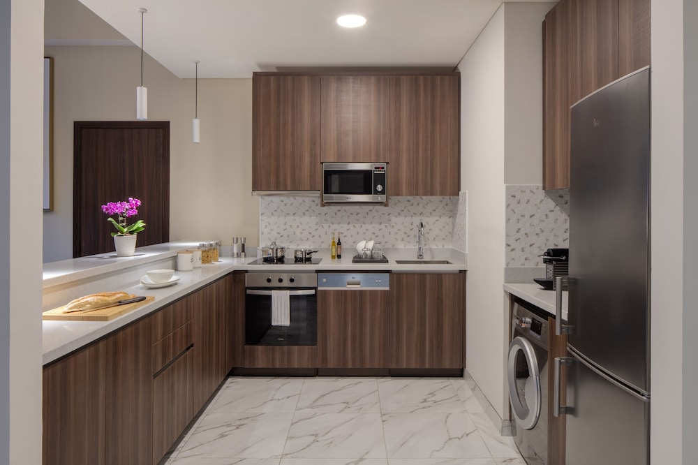 avani palm view dubai hotel and suites