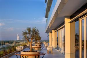 avani palm view dubai hotel and suites