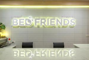 bed friends poshtel