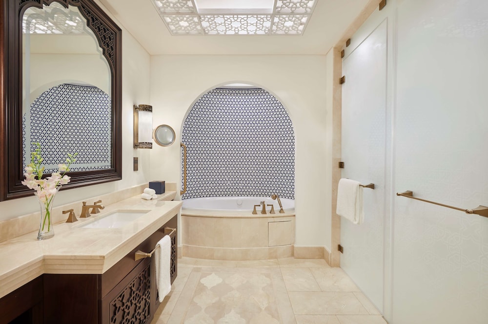 hilton salwa beach resort and villas