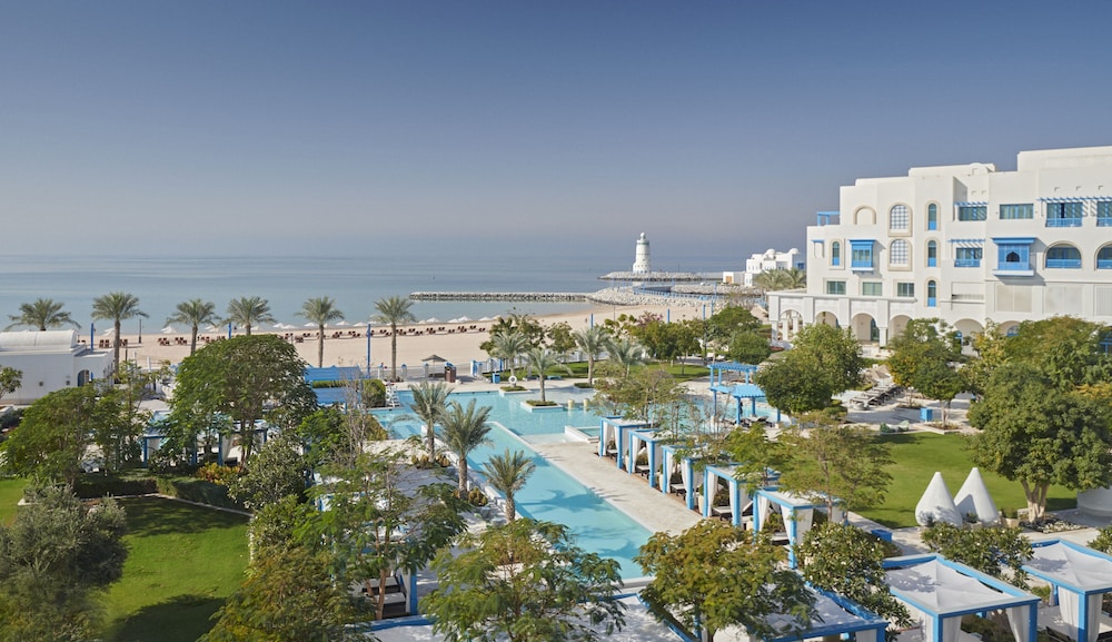 hilton salwa beach resort and villas