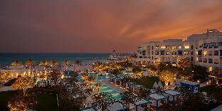 hilton salwa beach resort and villas