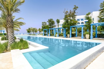 hilton salwa beach resort and villas