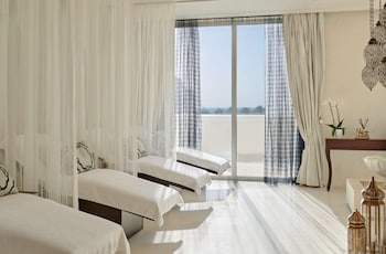 hilton salwa beach resort and villas