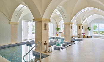 hilton salwa beach resort and villas