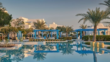 hilton salwa beach resort and villas