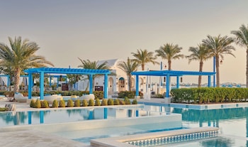 hilton salwa beach resort and villas