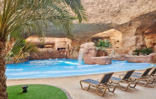 hilton salwa beach resort and villas