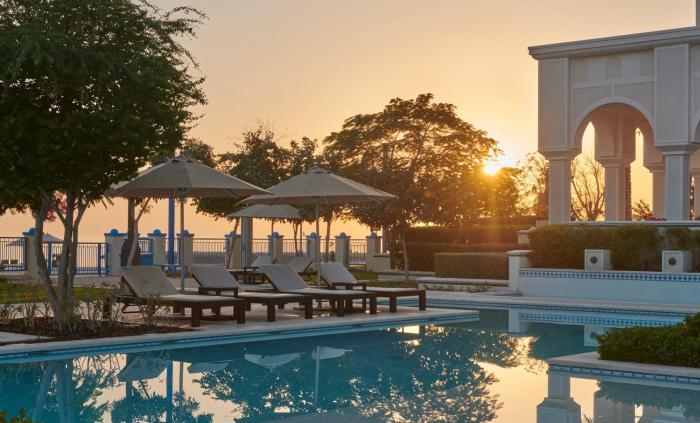 hilton salwa beach resort and villas