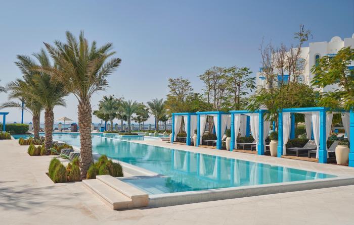 hilton salwa beach resort and villas