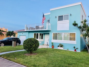Blue House,,3 star