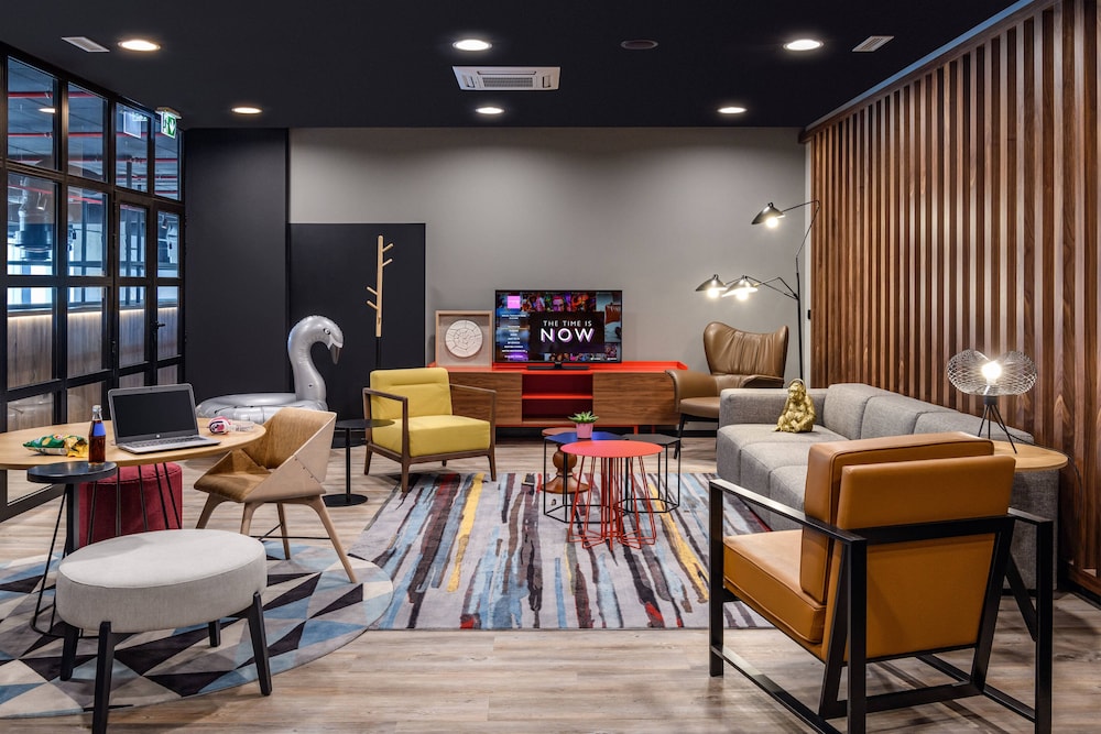 moxy lisboa oriente