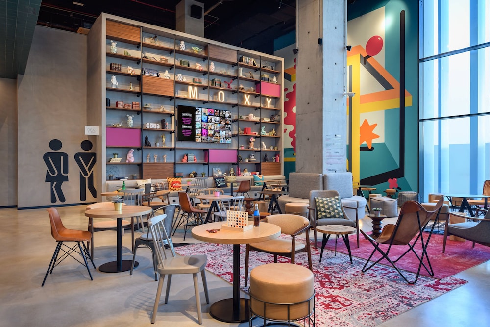 moxy lisboa oriente