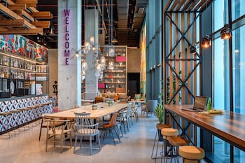 moxy lisboa oriente