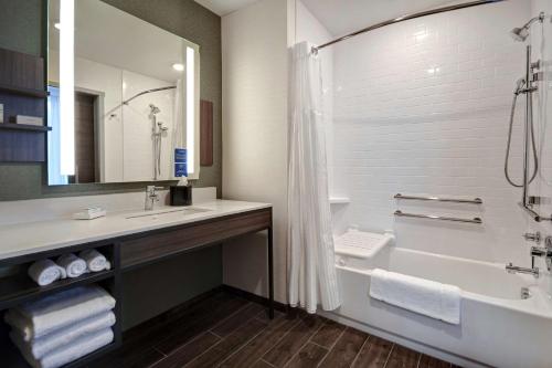 hilton garden inn kalamazoo